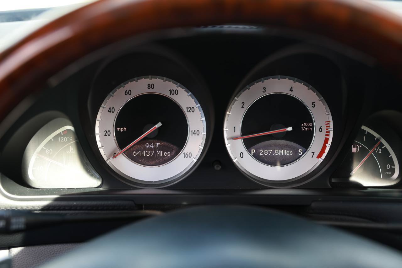 Used 2009 Mercedes-Benz SL 550 w/ Premium I Pkg image 34