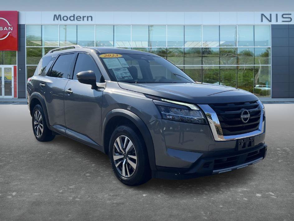 Used 2023 Nissan Pathfinder SL AWD/4WD image 3