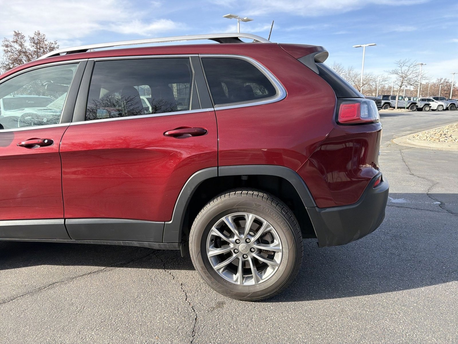 Certified 2020 Jeep Cherokee Latitude Plus w/ Cold Weather Group image 13