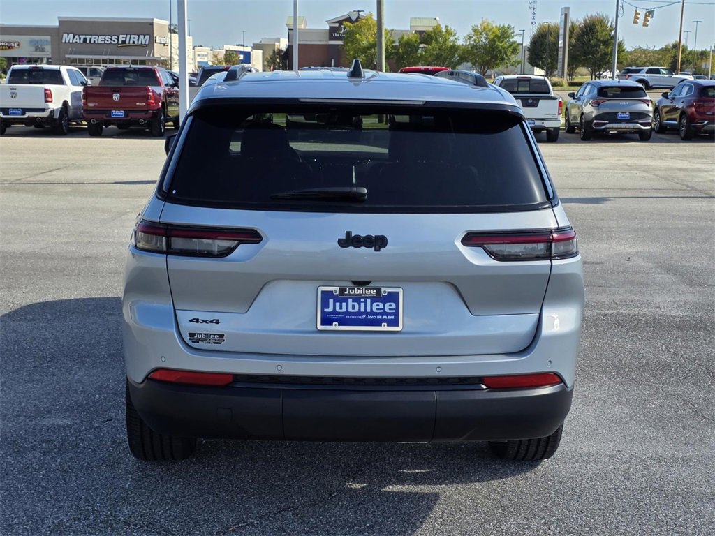 New 2025 Jeep Grand Cherokee L Altitude image 3
