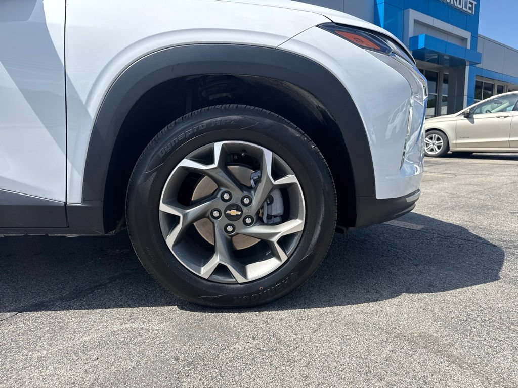 New 2026 Chevrolet Trax LT w/ Driver Confidence Package FWD image 3