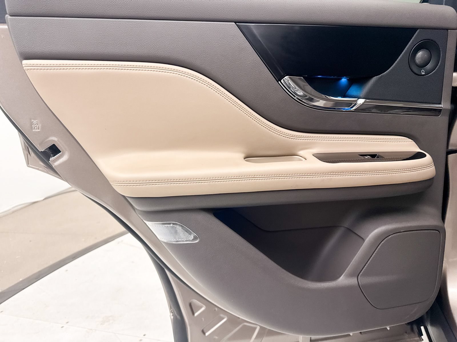 Used 2020 Lincoln Corsair Reserve FWD image 32