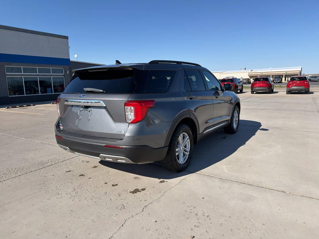 Used 2023 Ford Explorer XLT w/ Equipment Group 202A AWD/4WD image 6