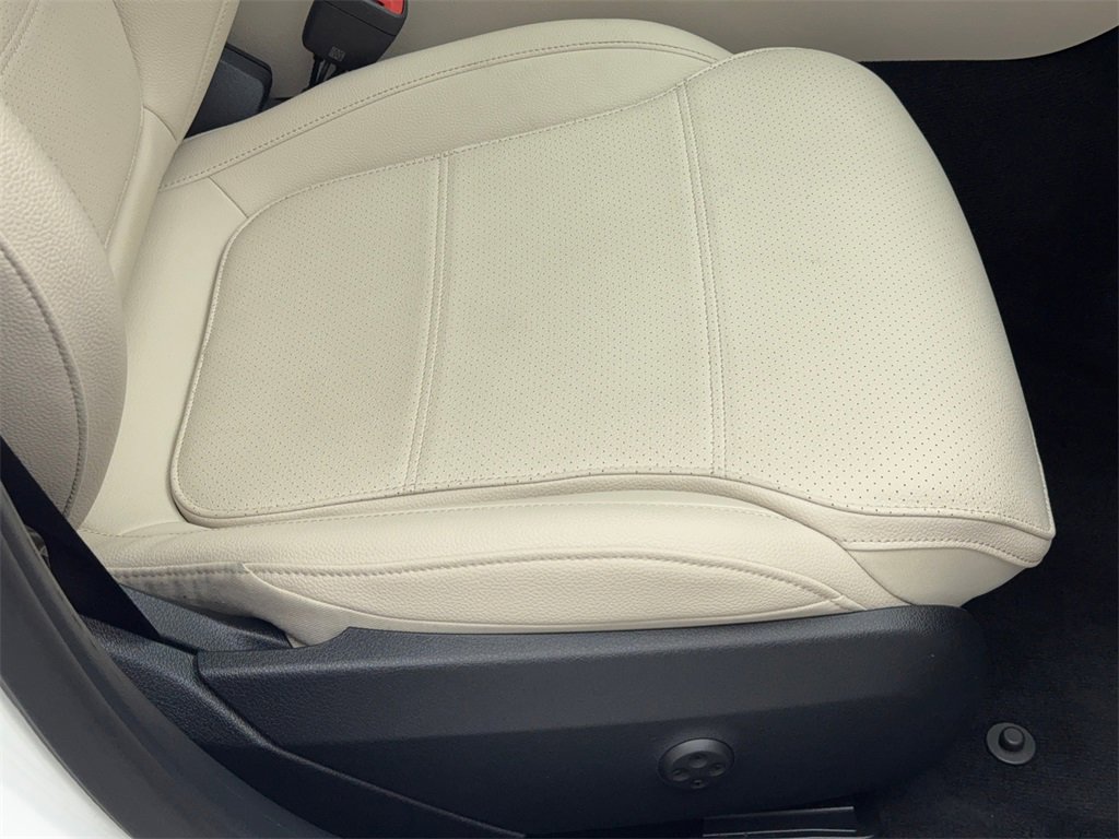 Used 2025 Mercedes-Benz C 300 Sedan image 49