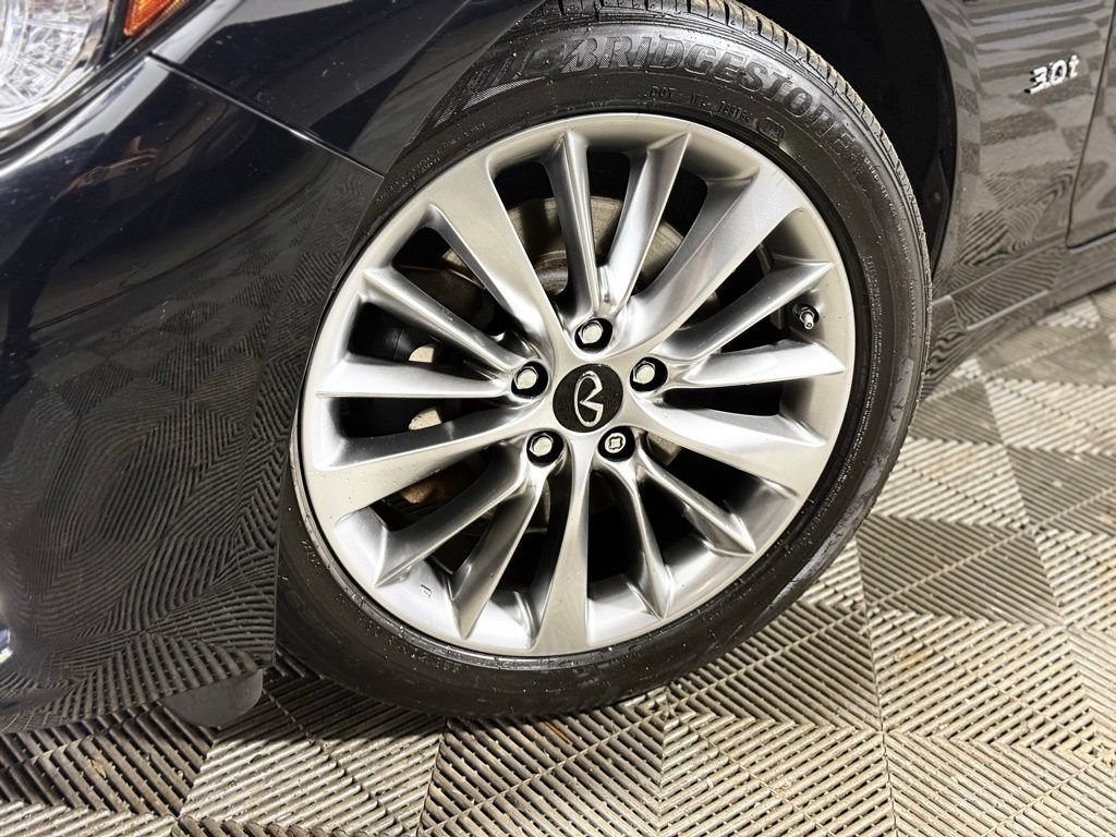 Used 2019 INFINITI Q50 Luxe w/ Essential Package (3.0T Luxe) AWD/4WD image 2