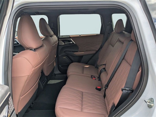 New 2025 Mitsubishi Outlander SEL image 13