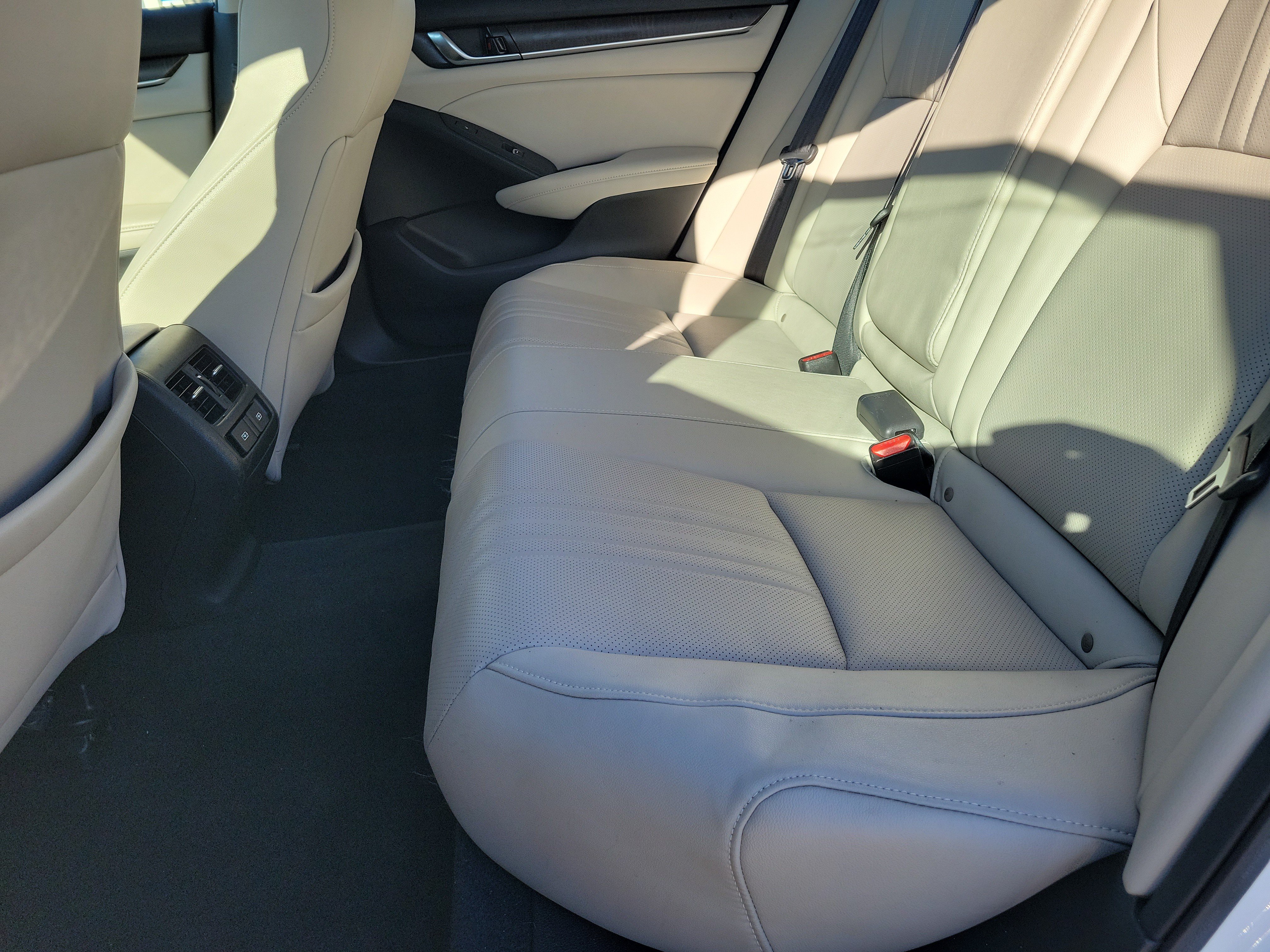 Used 2021 Honda Accord Touring image 12