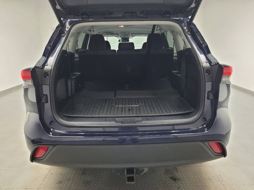 Used 2021 Toyota Highlander LE image 29