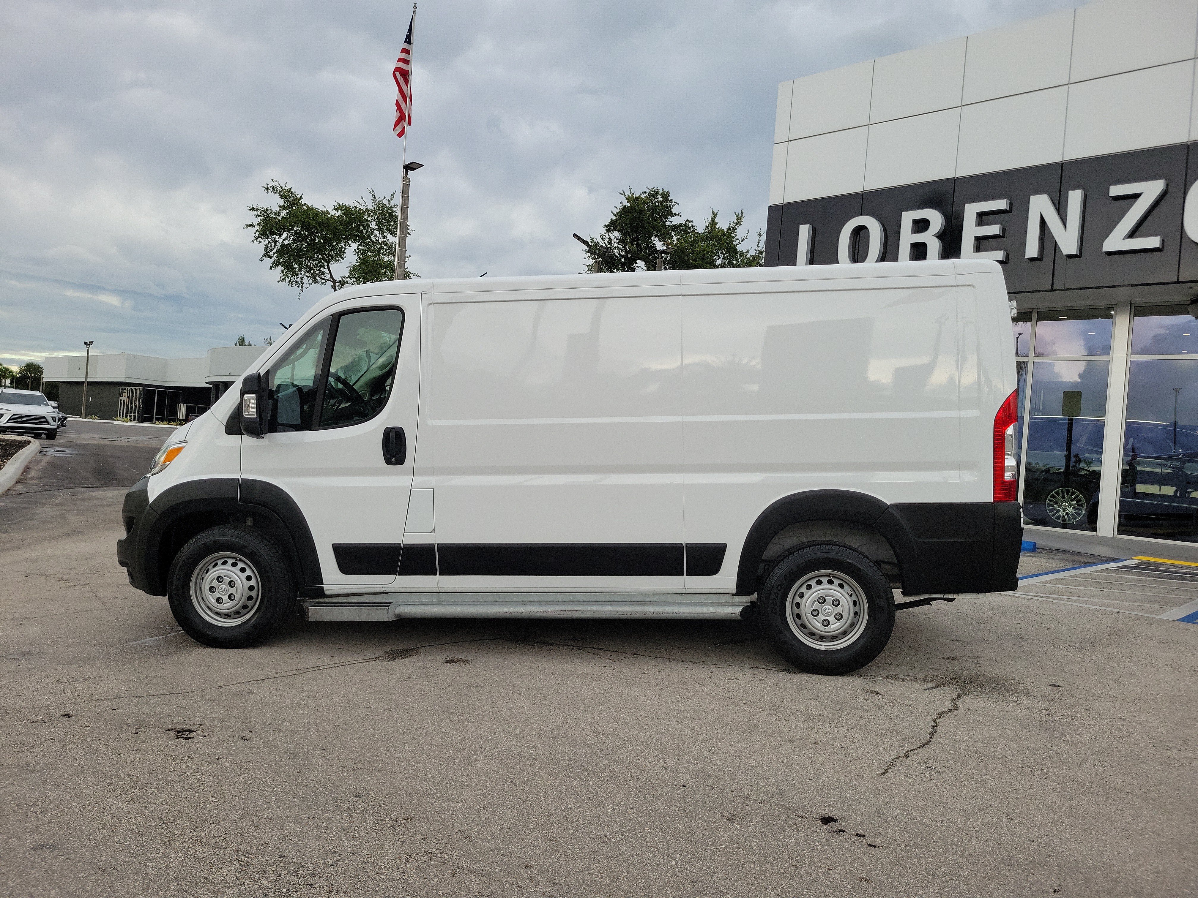 Used 2025 RAM ProMaster 2500 w/ U-Haul Equipment Group FWD image 8