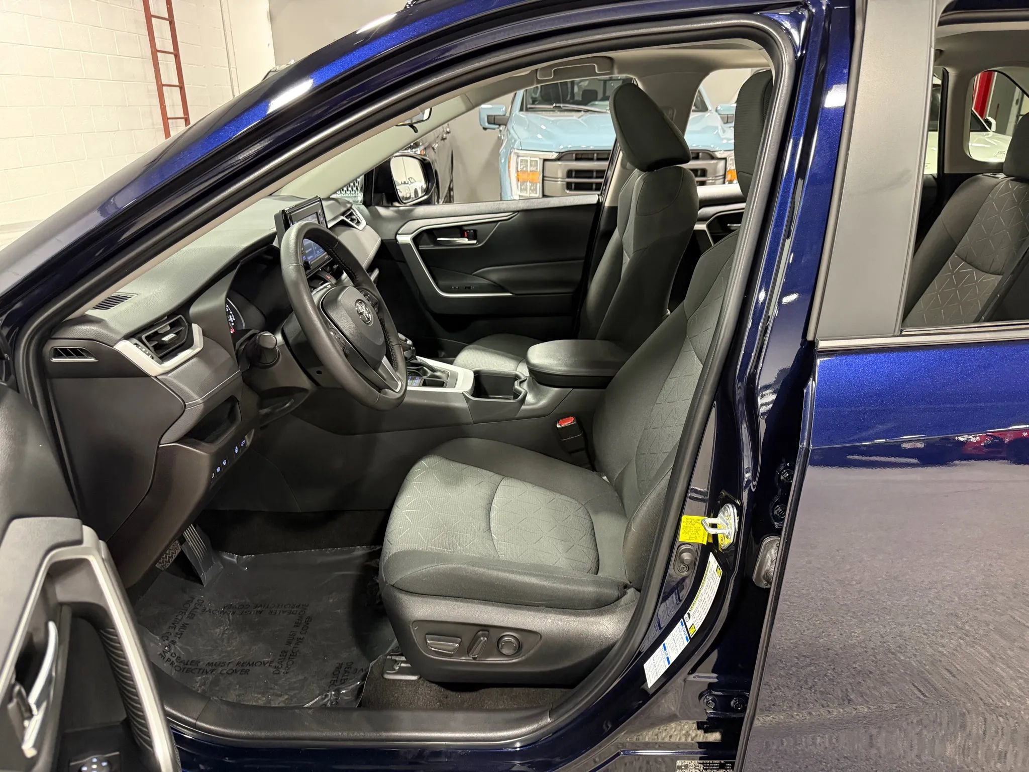 Used 2022 Toyota RAV4 XLE w/ Convenience Package image 15