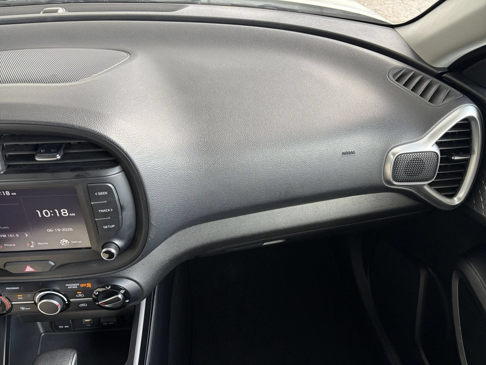 Used 2025 Kia Soul LX w/ LX Technology Package FWD image 35