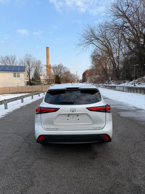 Used 2022 Toyota Highlander XLE image 13