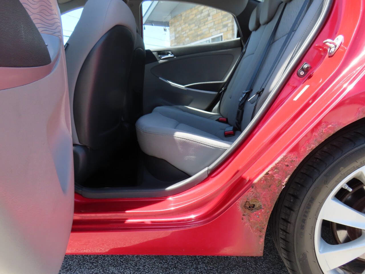 Used 2012 Hyundai Accent GLS w/ Premium Pkg 3 FWD image 34