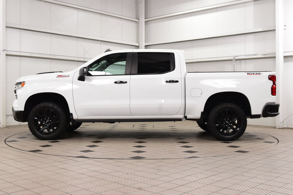 Used 2024 Chevrolet Silverado 1500 LT Trail Boss w/ Convenience Package II AWD/4WD image 4