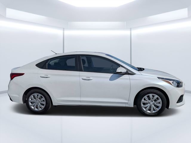 Used 2018 Hyundai Accent SE FWD image 2