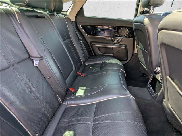 Used 2019 Jaguar XJ R-Sport image 20