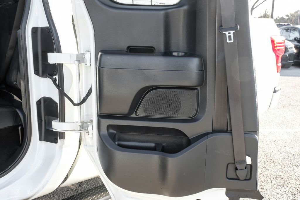 Used 2017 Nissan Titan SV image 40