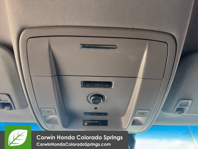Used 2017 GMC Yukon SLT AWD/4WD image 24