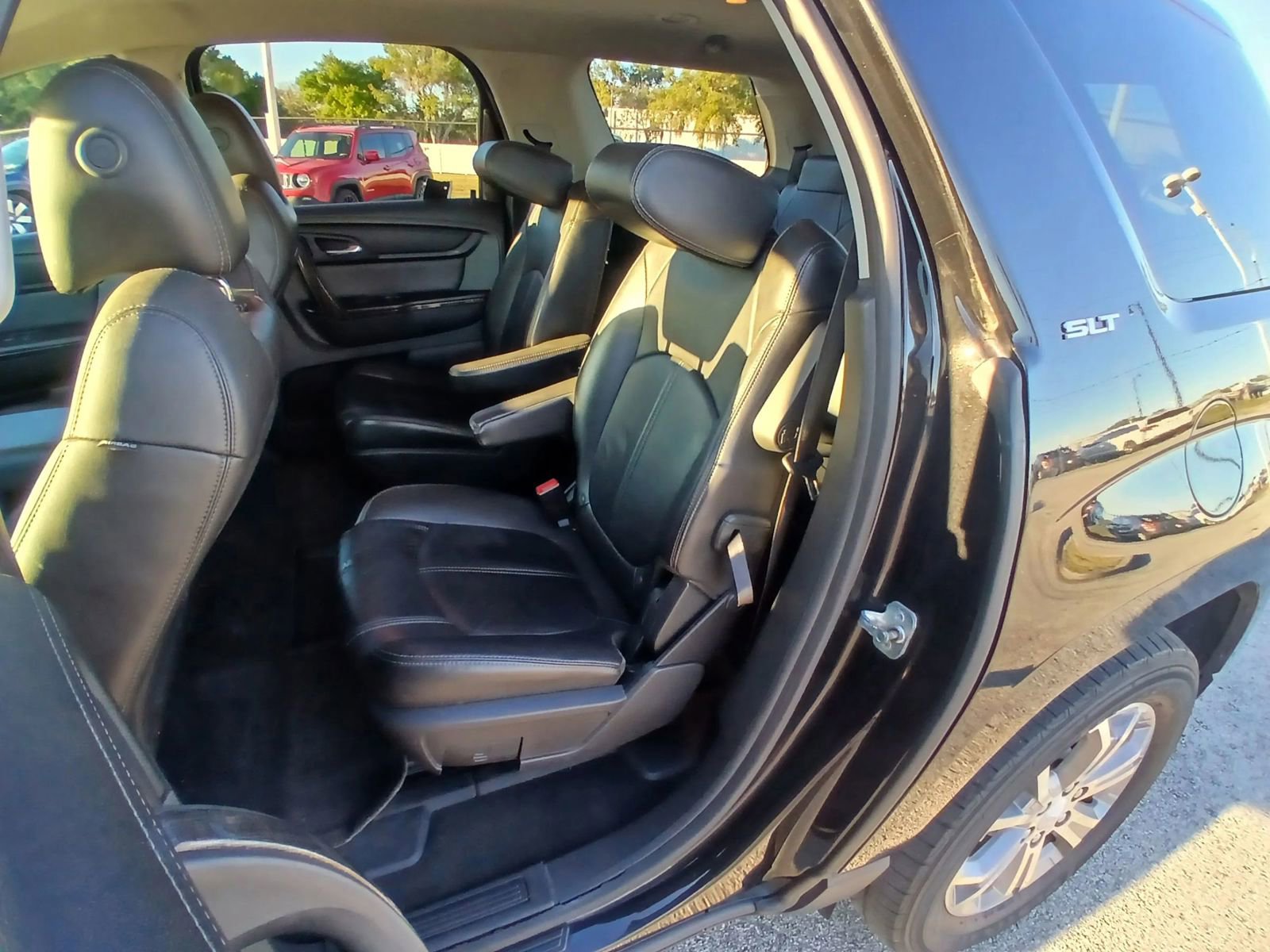 Used 2016 GMC Acadia SLT image 32