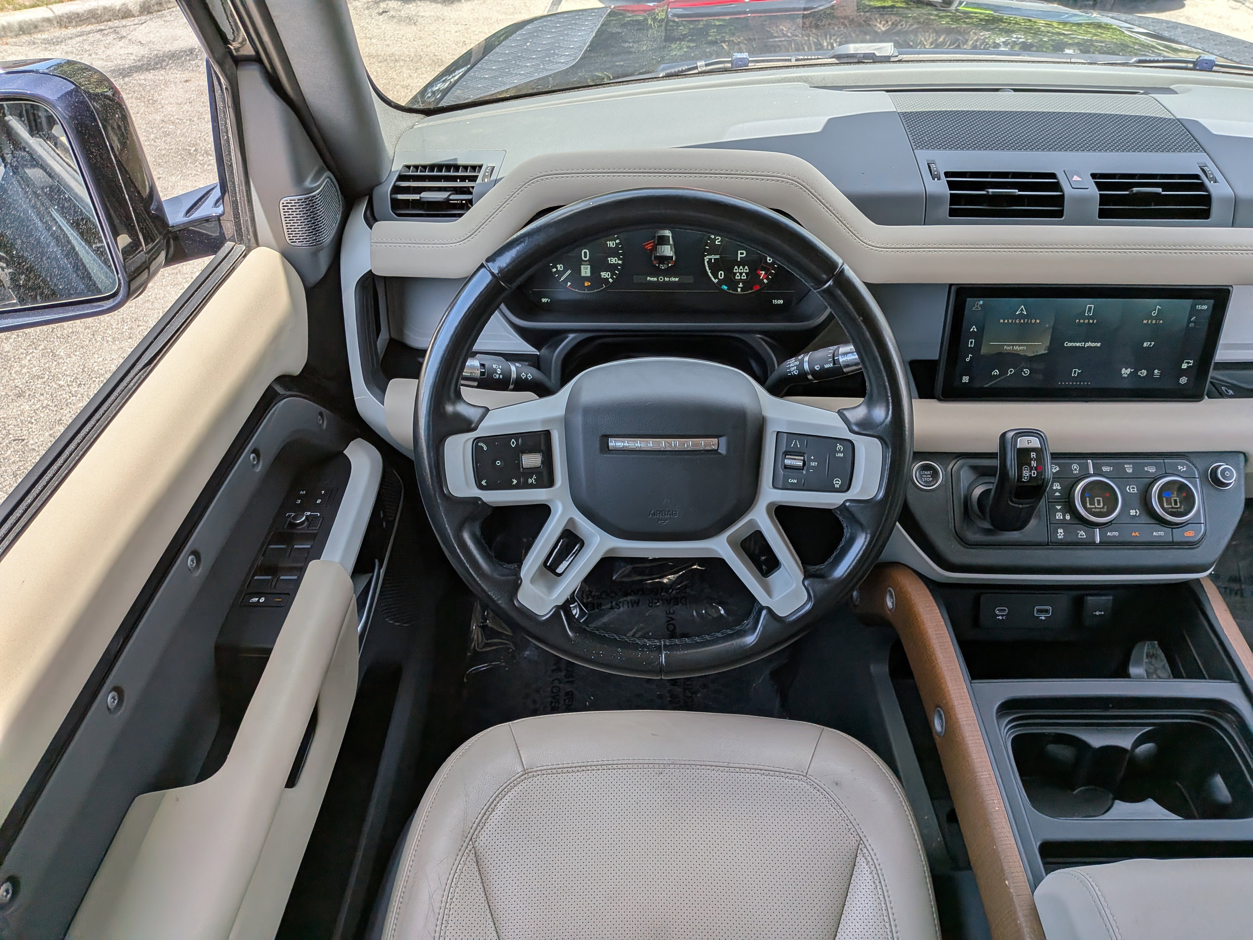 Used 2022 Land Rover Defender 110 SE AWD/4WD image 17