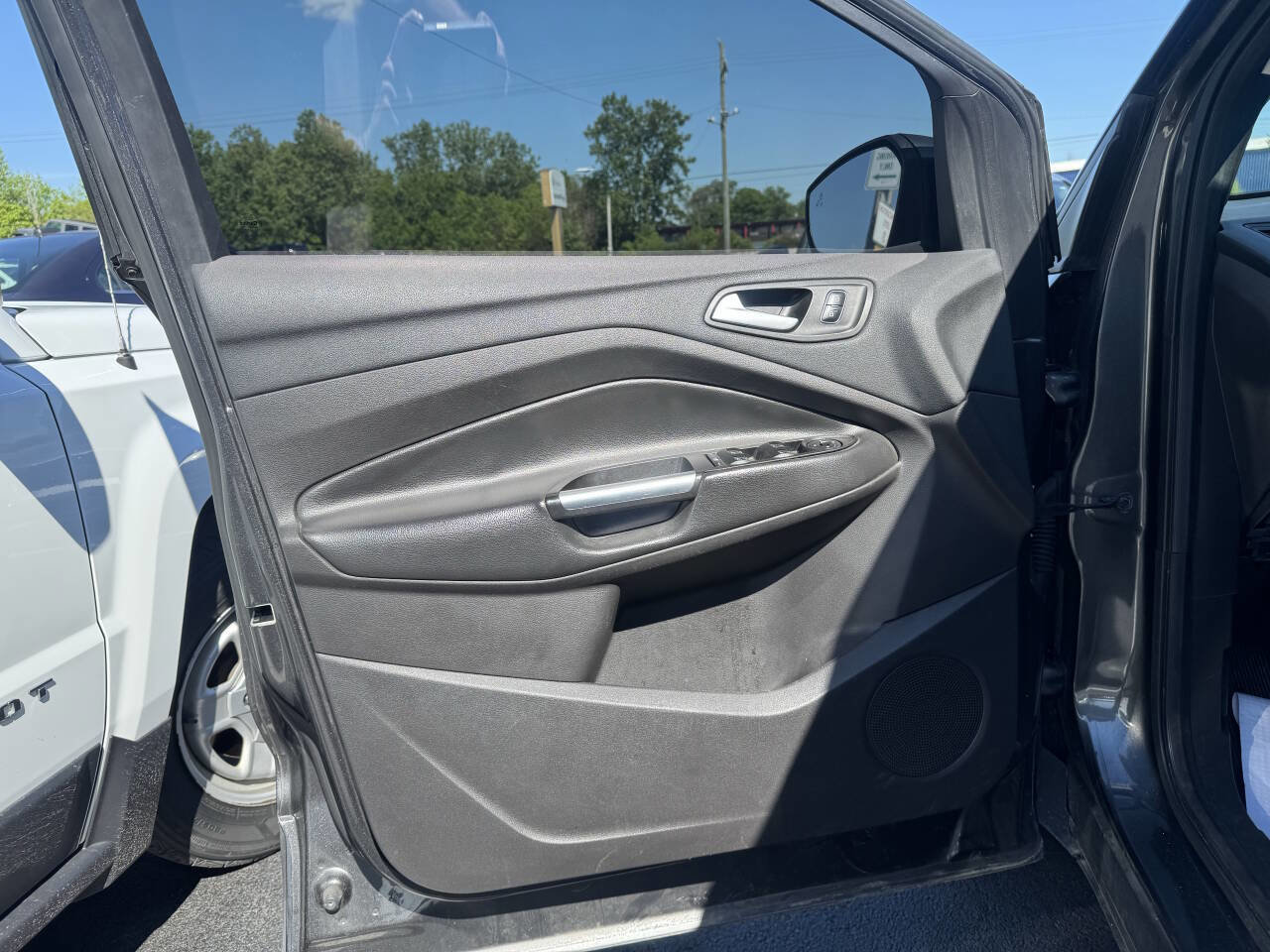 Used 2017 Ford Escape SE w/ Equipment Group 201A FWD image 11