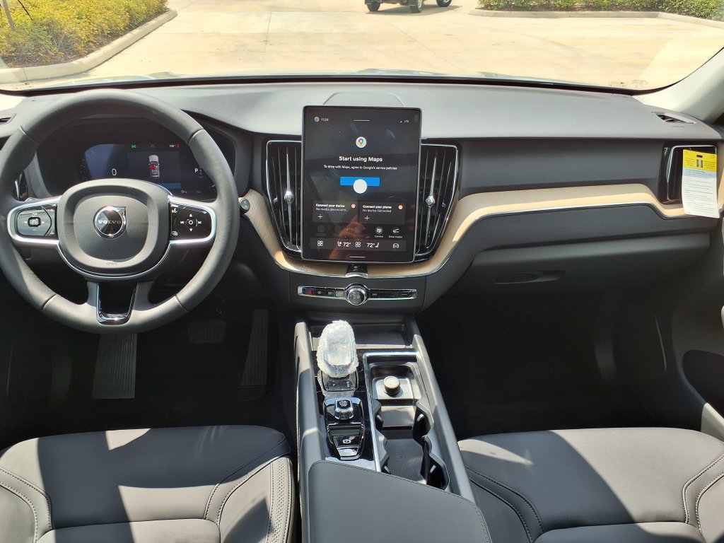New 2026 Volvo XC60 B5 Plus w/ Protection Package Premier AWD/4WD image 17