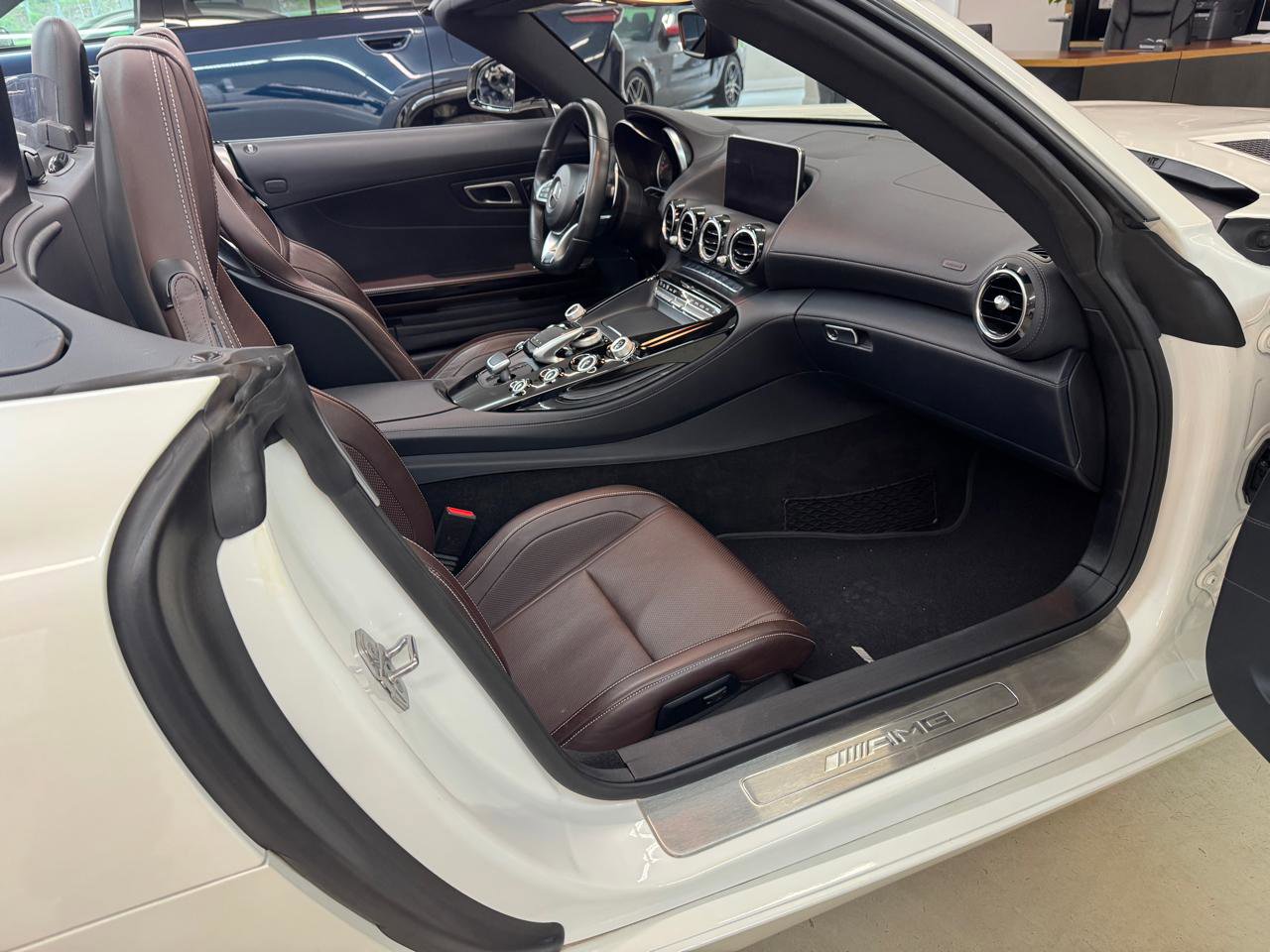 Used 2018 Mercedes-Benz AMG GT Roadster w/ Lane Tracking Package image 3