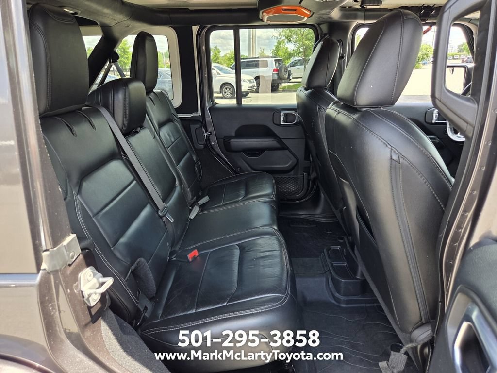 Used 2018 Jeep Wrangler Unlimited Sahara AWD/4WD image 14