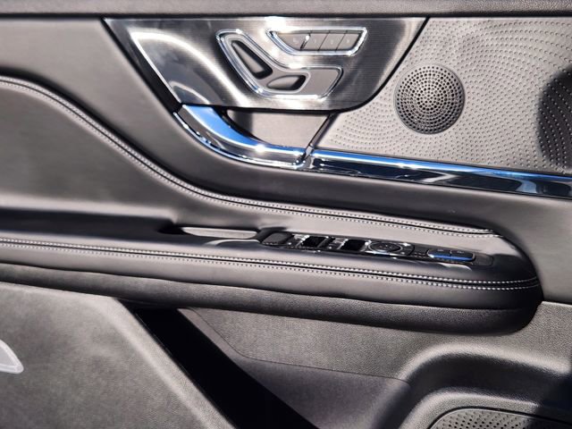 New 2025 Lincoln Corsair Grand Touring image 9