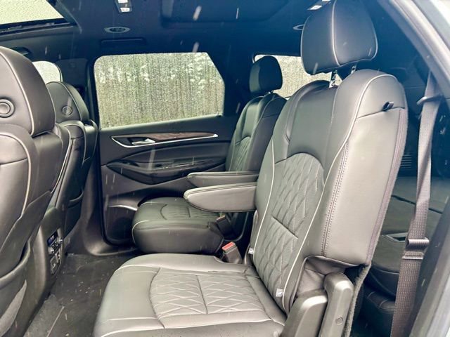 Used 2024 Buick Enclave Avenir image 28