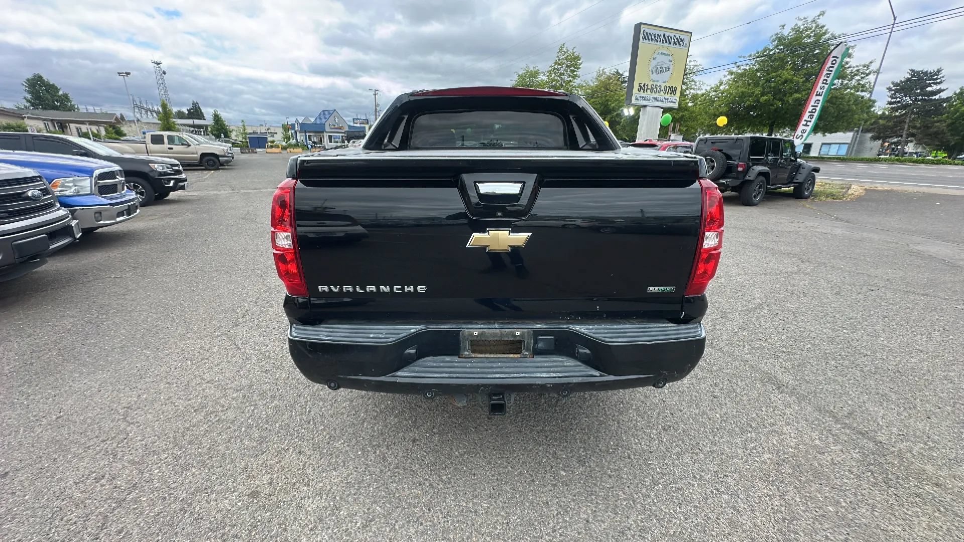 Used 2011 Chevrolet Avalanche LT w/ Luxury Package AWD/4WD image 4