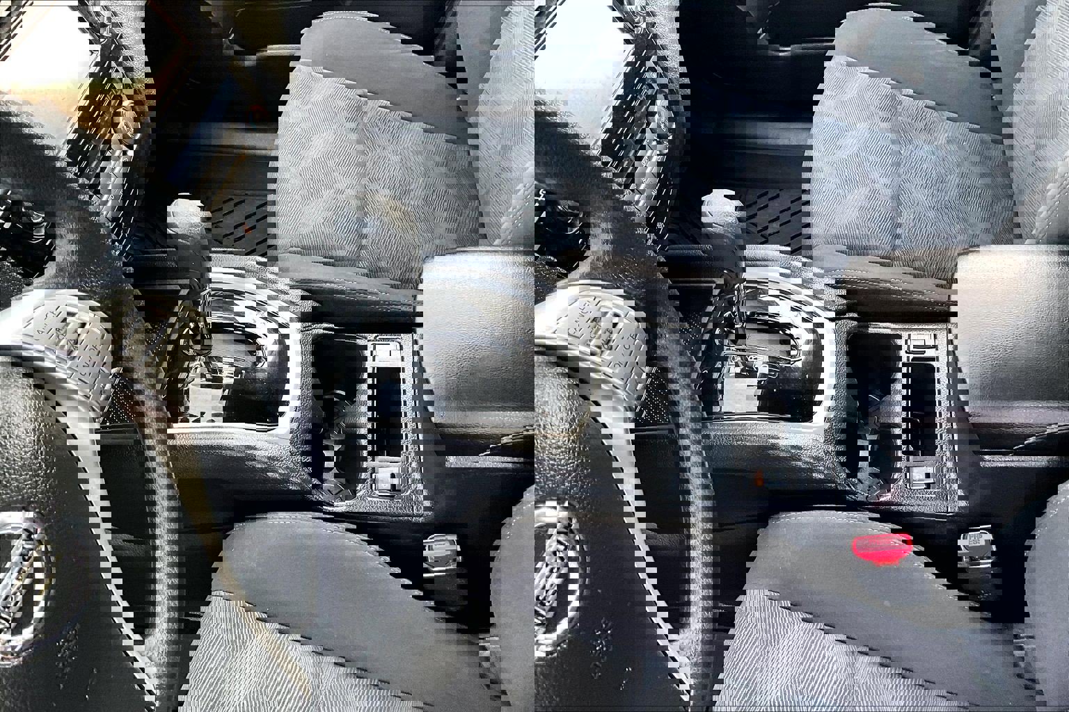 Used 2016 Nissan Rogue SV w/ SV Premium Package image 15