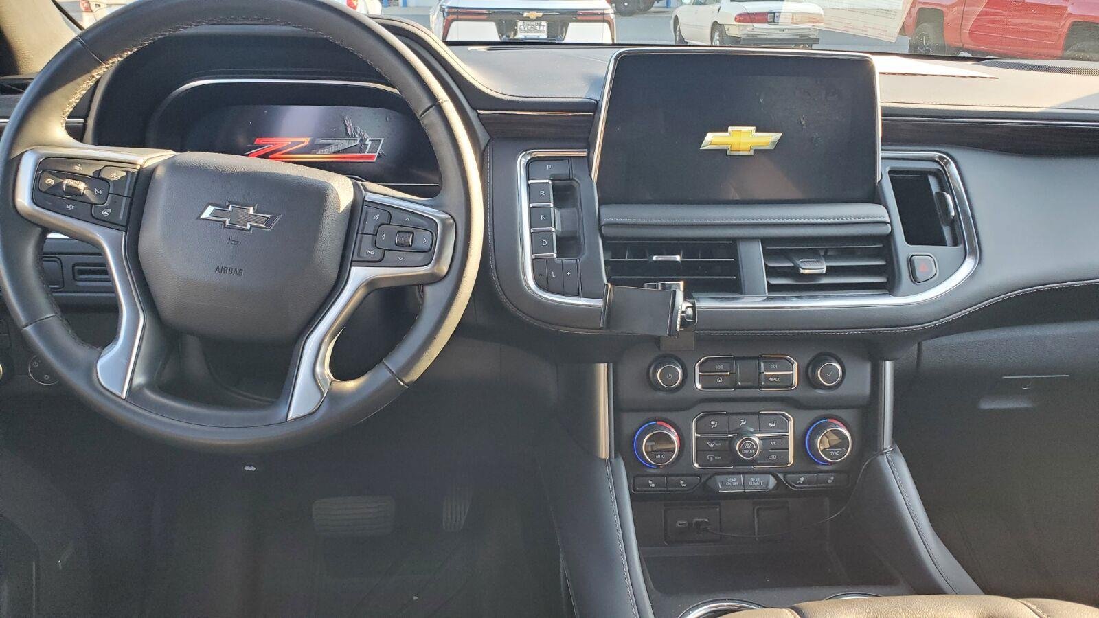 Used 2023 Chevrolet Tahoe Z71 w/ Luxury Package AWD/4WD image 8