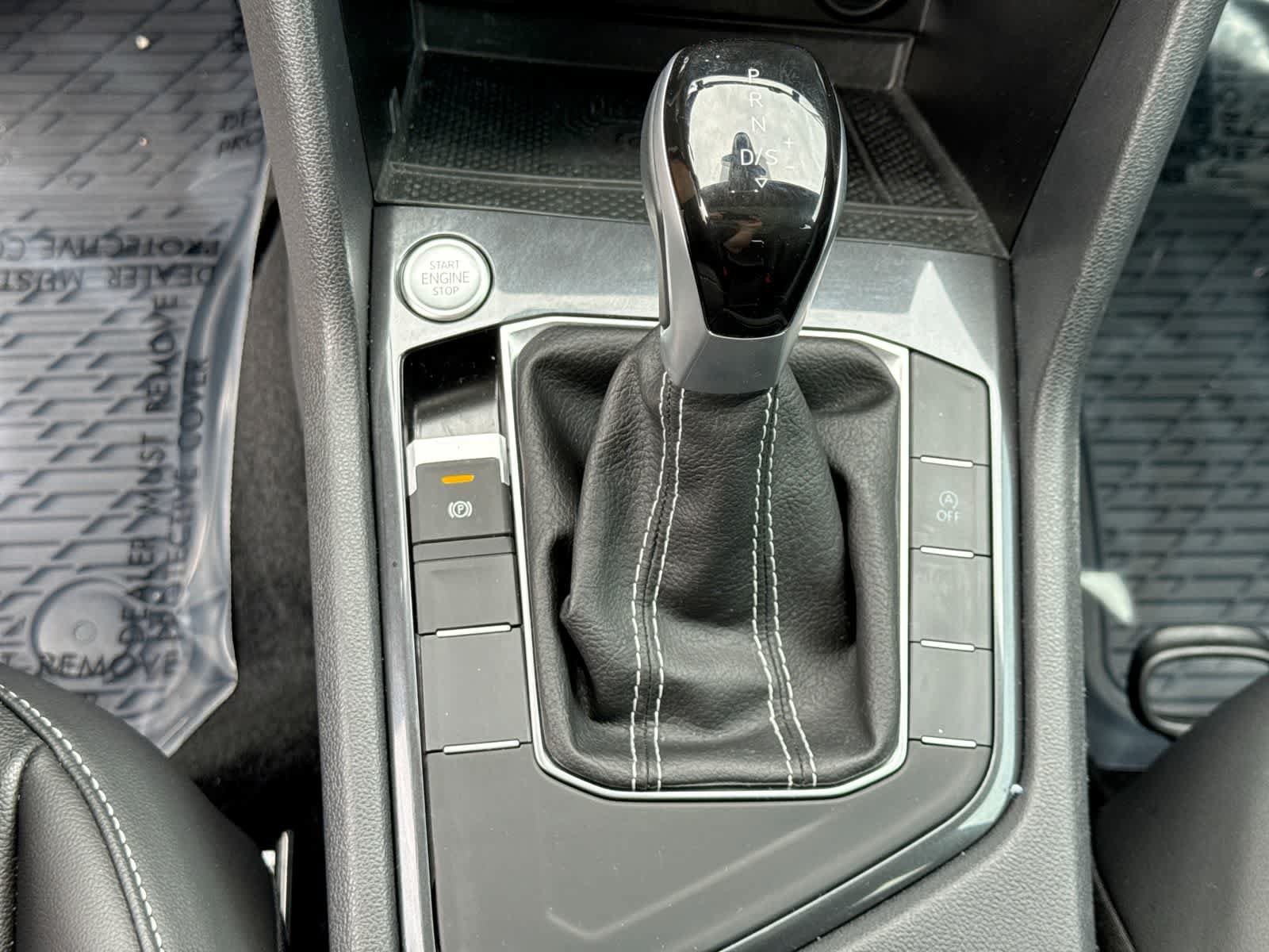 Used 2024 Volkswagen Tiguan SE w/ Panoramic Sunroof Package FWD image 39