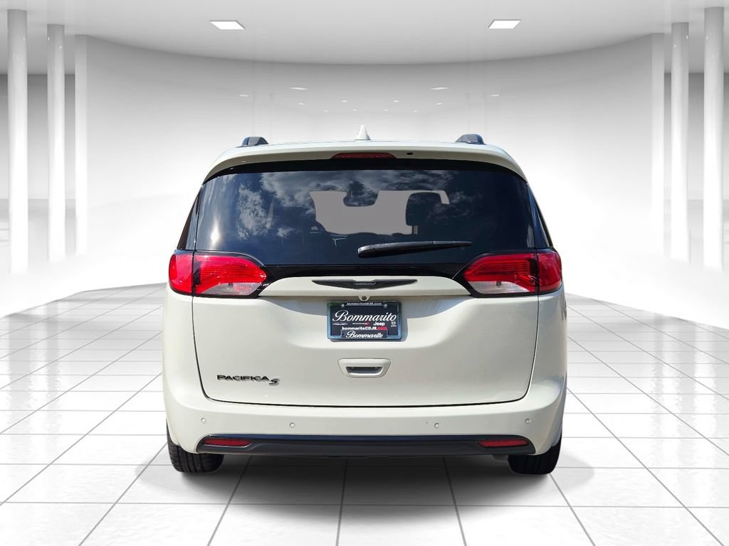 Used 2019 Chrysler Pacifica Touring-L Plus w/ Advanced Safetytec Group FWD image 4