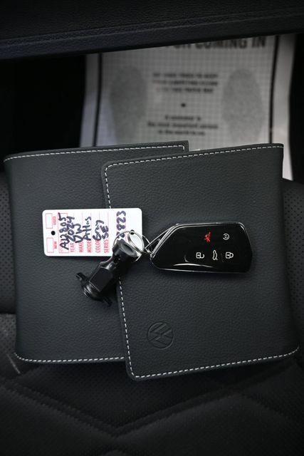 Used 2024 Volkswagen Atlas Cross Sport SE image 11