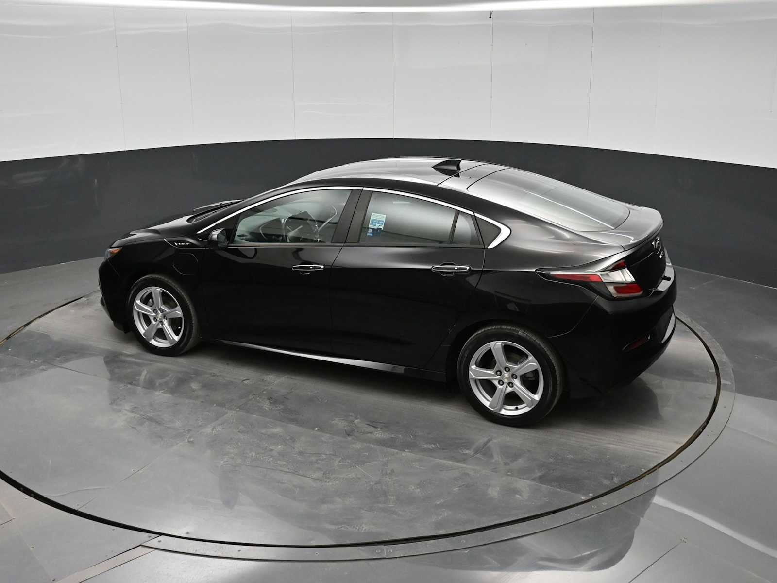 Used 2018 Chevrolet Volt LT w/ Comfort Package FWD image 27