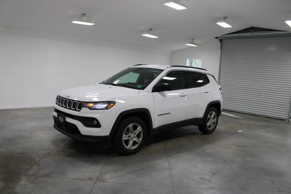 Used 2024 Jeep Compass Latitude image 4