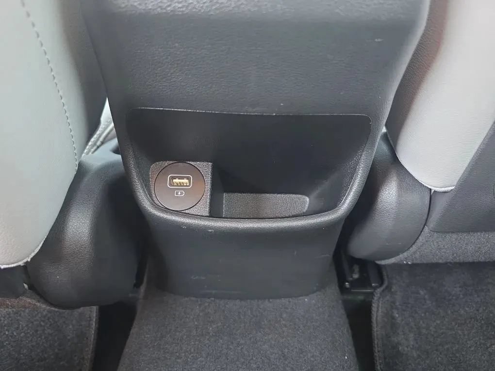 Used 2023 Hyundai Kona Limited AWD/4WD image 45