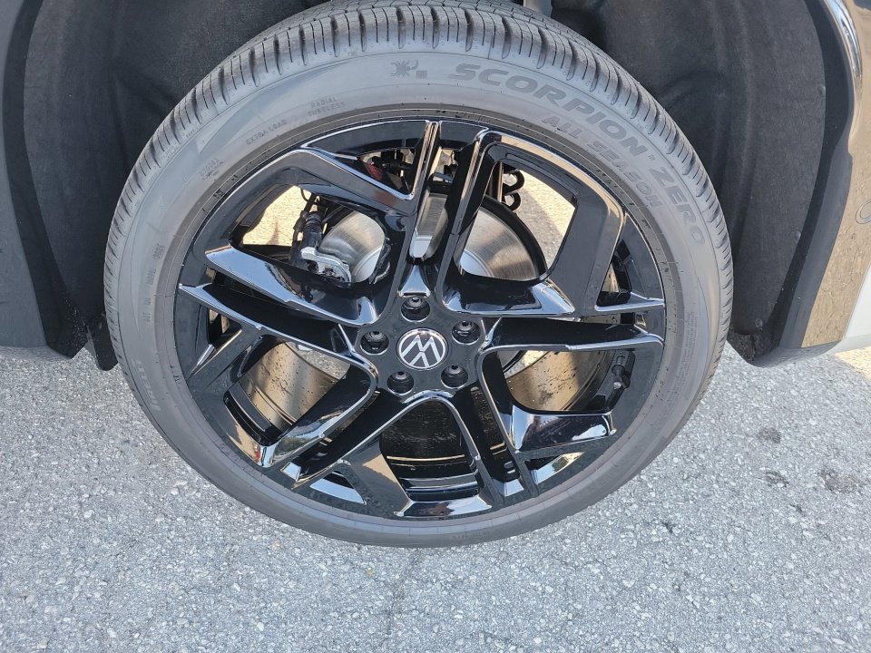 New 2026 Volkswagen Tiguan SE R-Line image 22