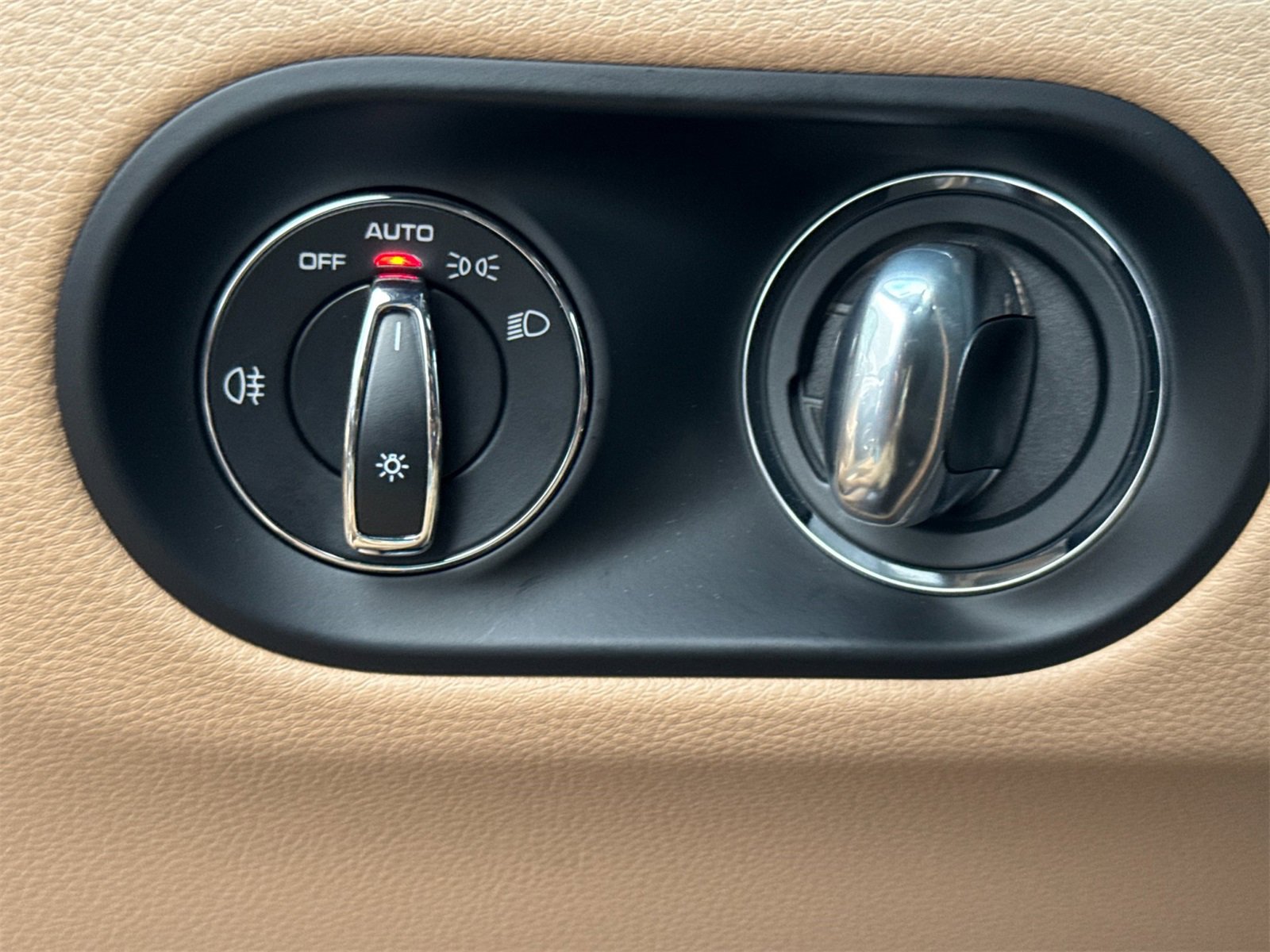 Used 2025 Porsche Macan image 32