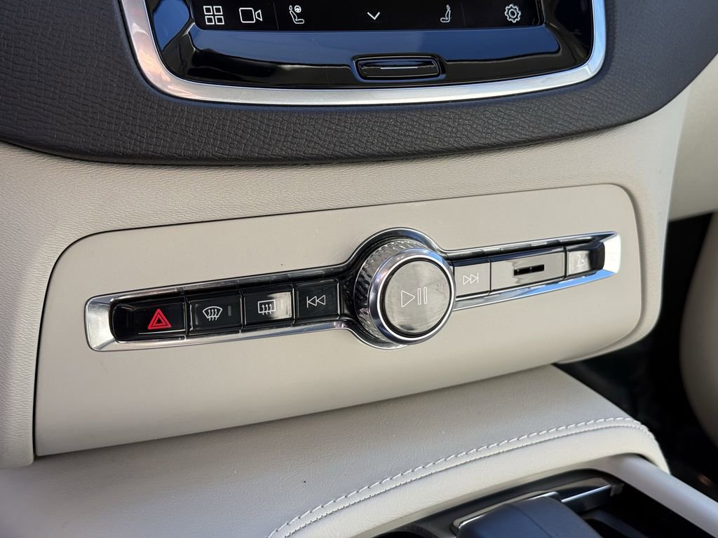 Certified 2024 Volvo XC90 B5 Core w/ Protection Package Premier image 33