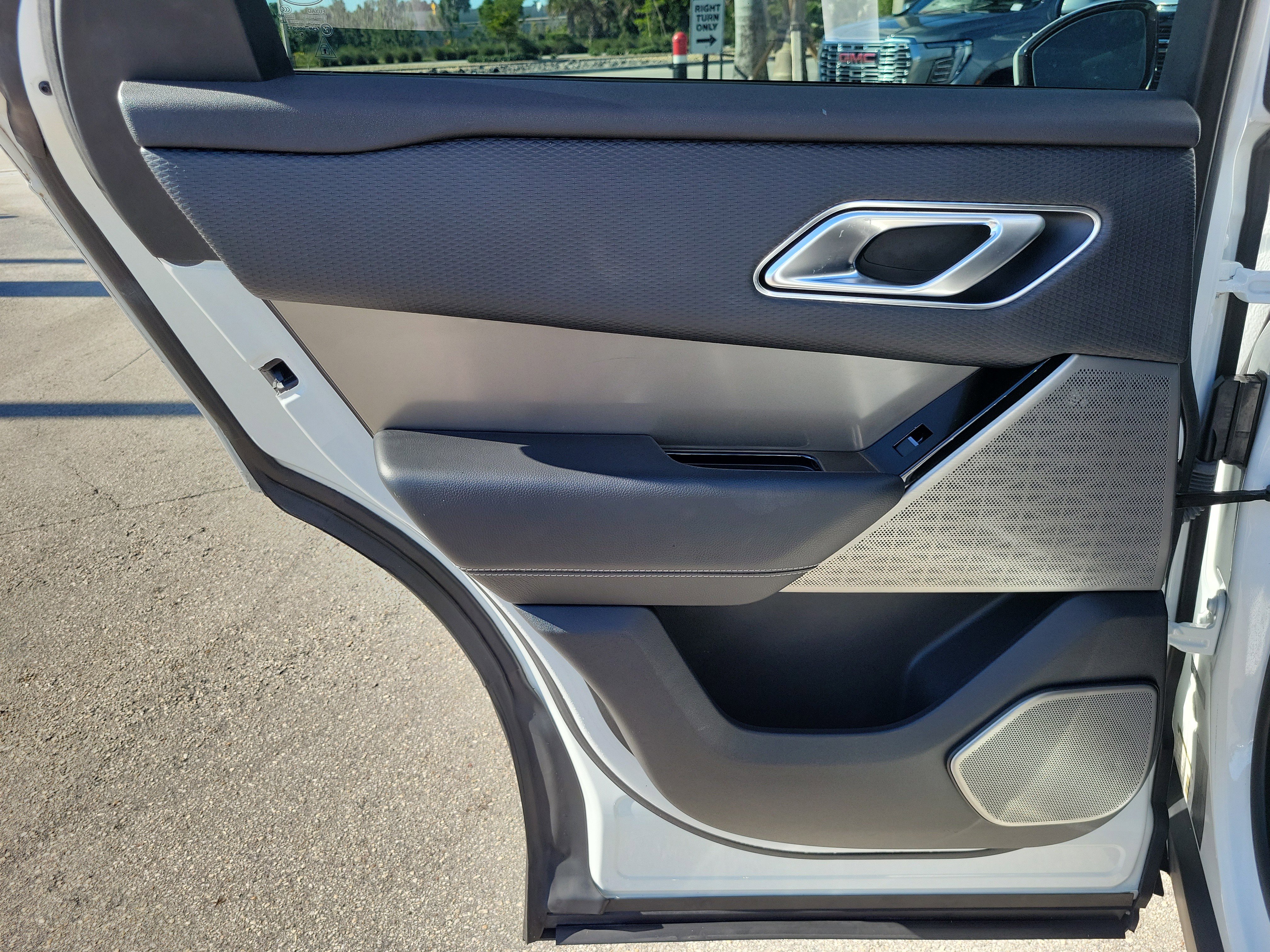 Used 2019 Land Rover Range Rover Velar S image 25