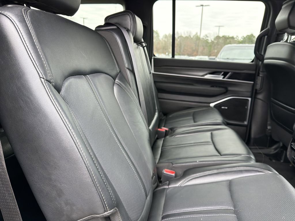 Used 2024 Jeep Wagoneer L Series II w/ Flexible Seating Group image 15