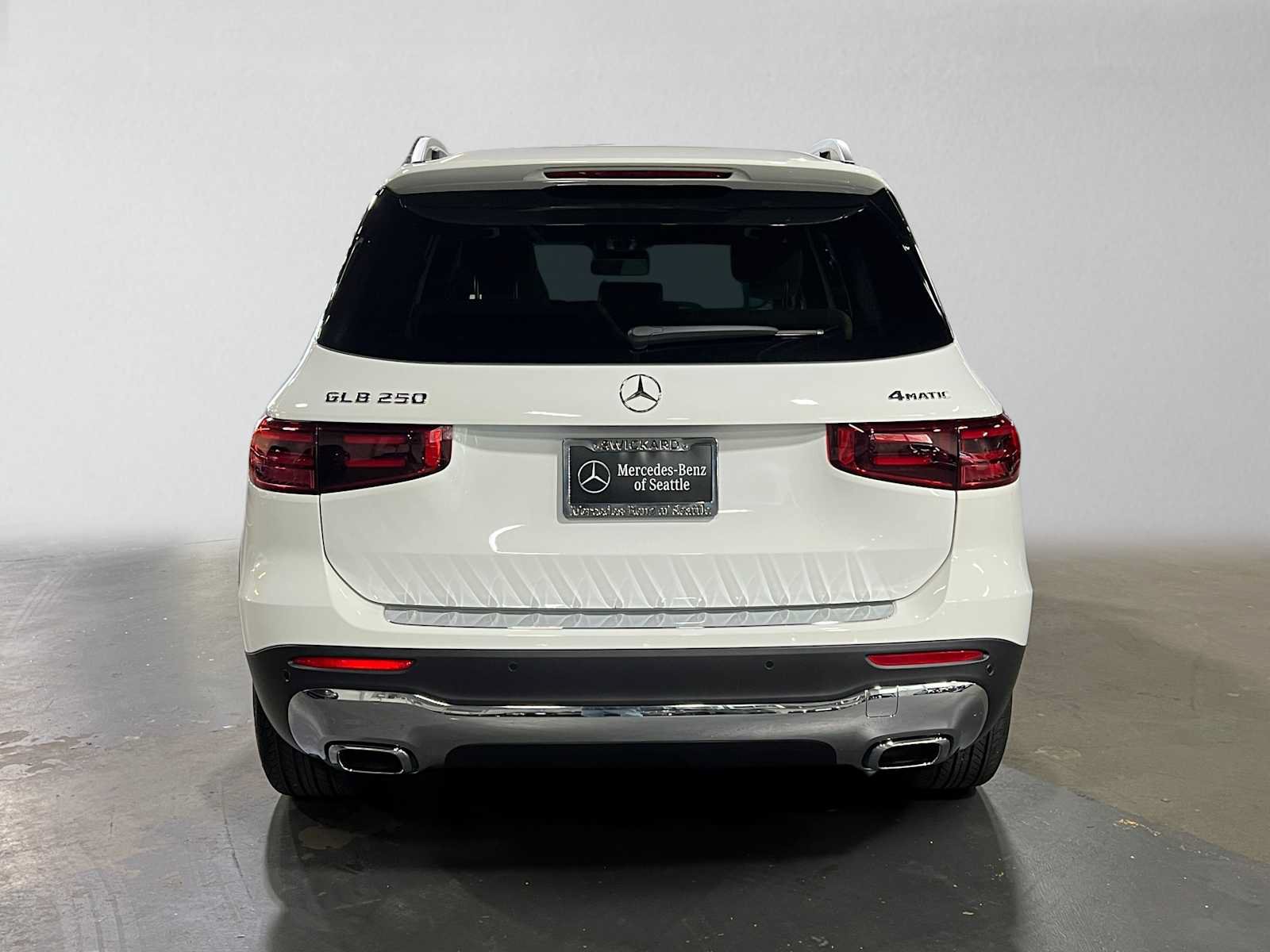 Used 2026 Mercedes-Benz GLB 250 4MATIC image 4