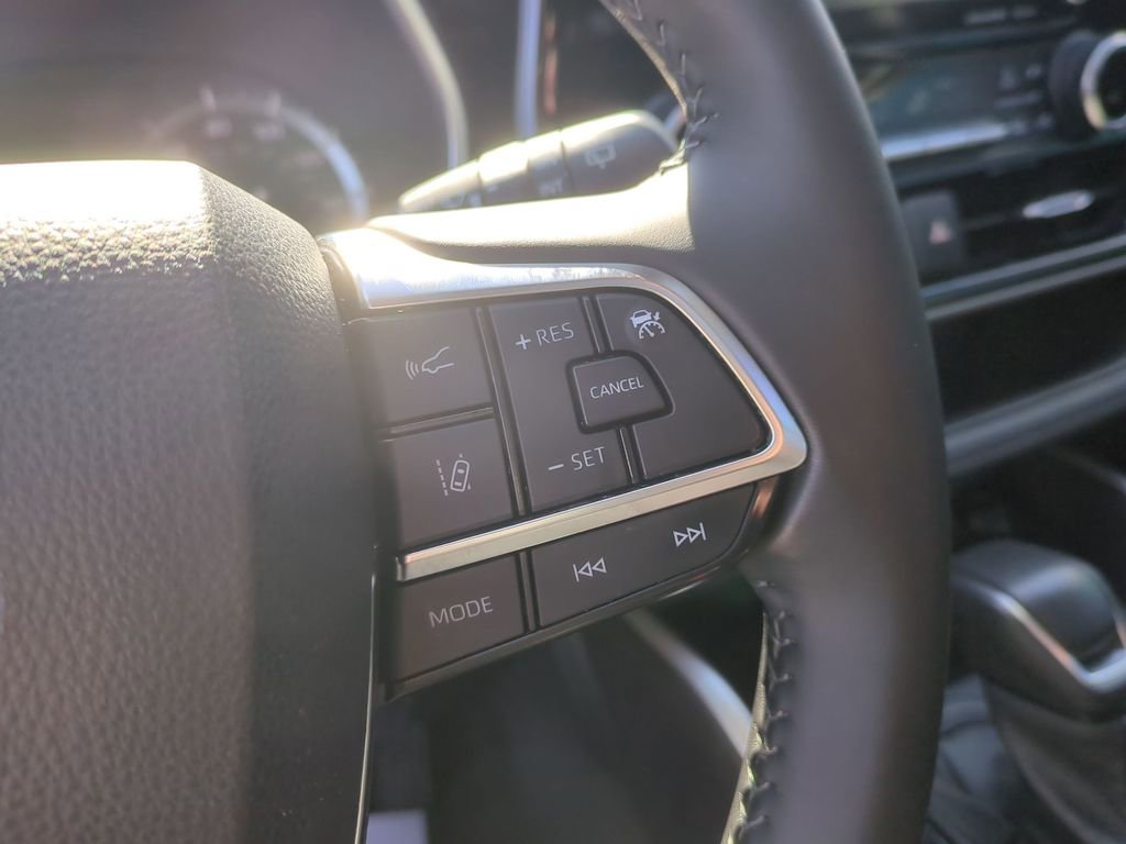 Used 2021 Toyota Highlander XLE image 15