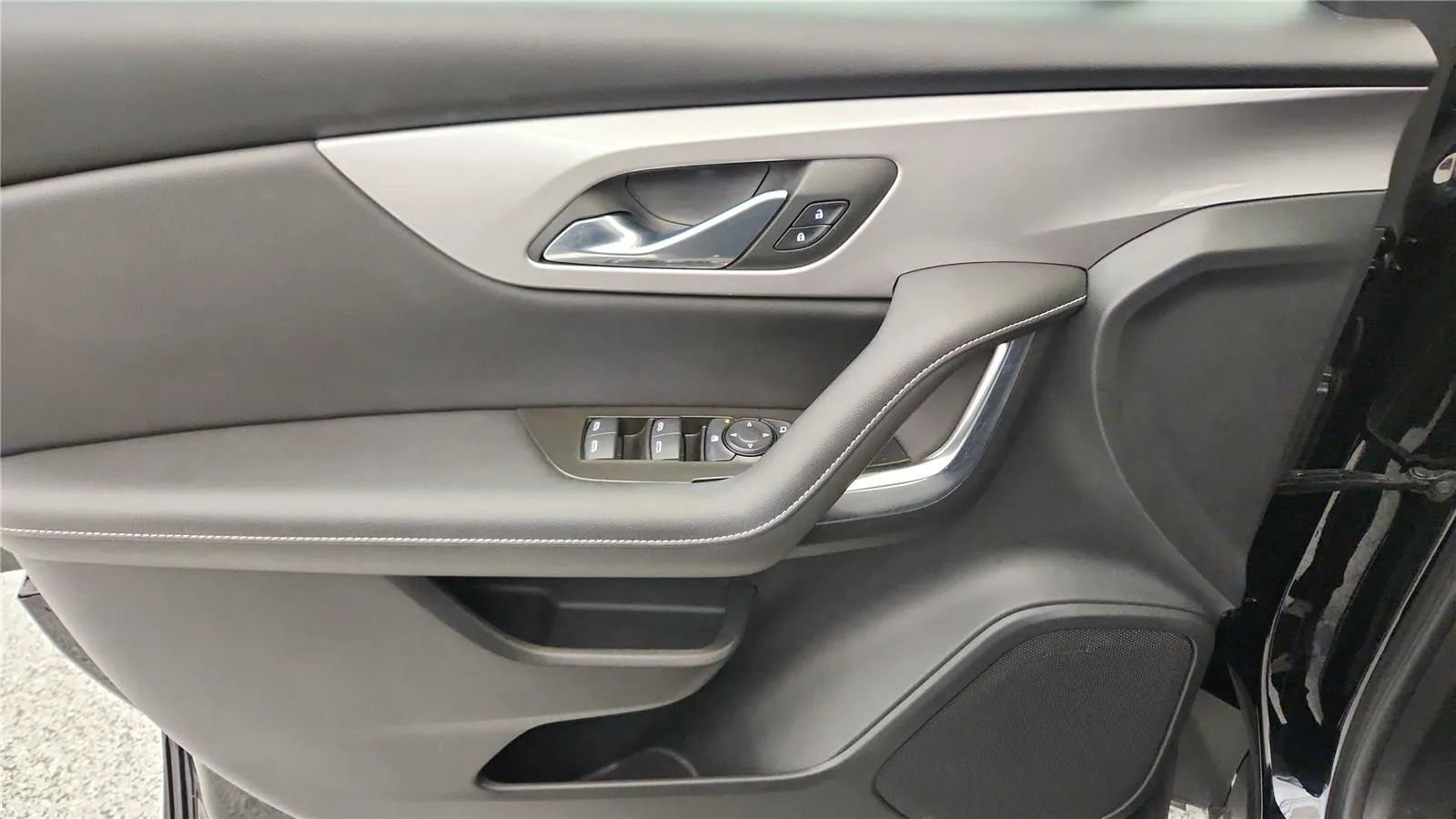 Used 2023 Chevrolet Blazer LT image 32