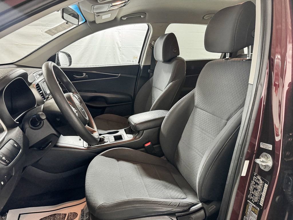 Used 2017 Kia Sorento LX image 9