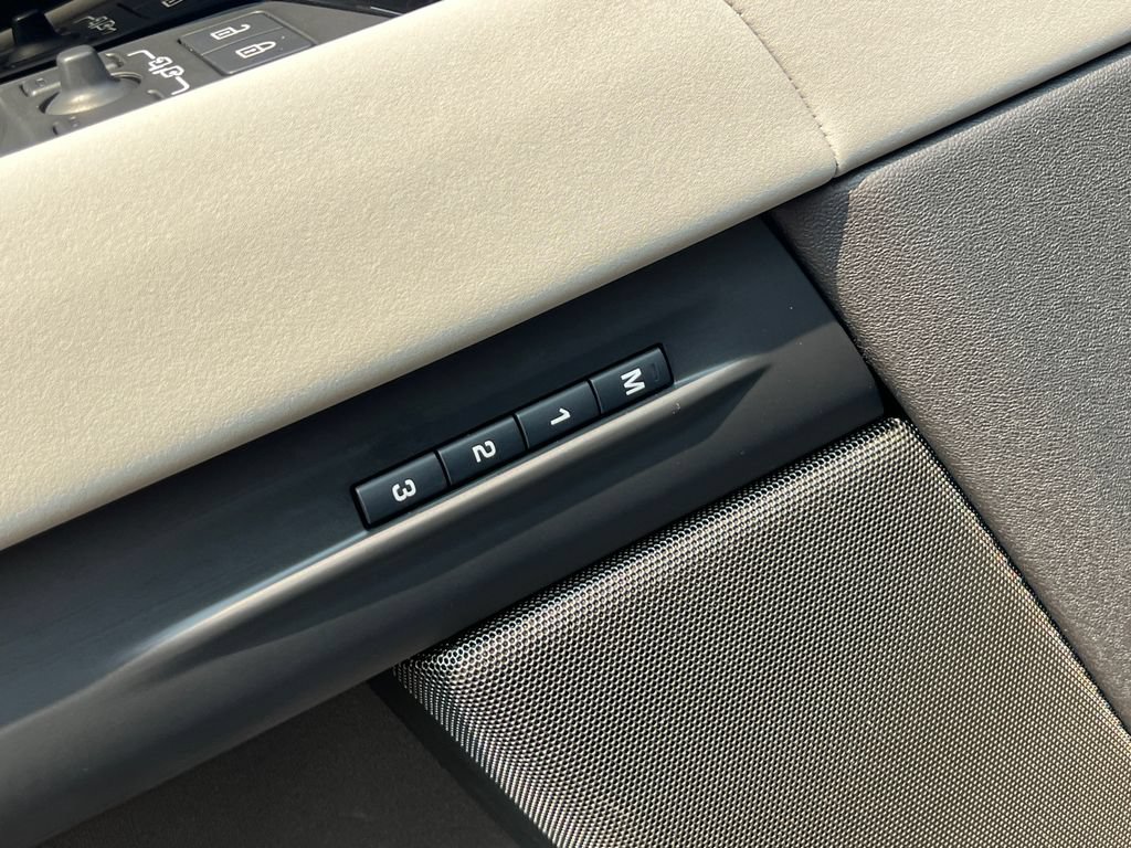 Used 2024 Land Rover Range Rover Evoque Dynamic SE AWD/4WD image 12