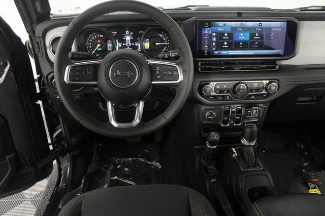 Used 2025 Jeep Wrangler Unlimited Sahara image 10